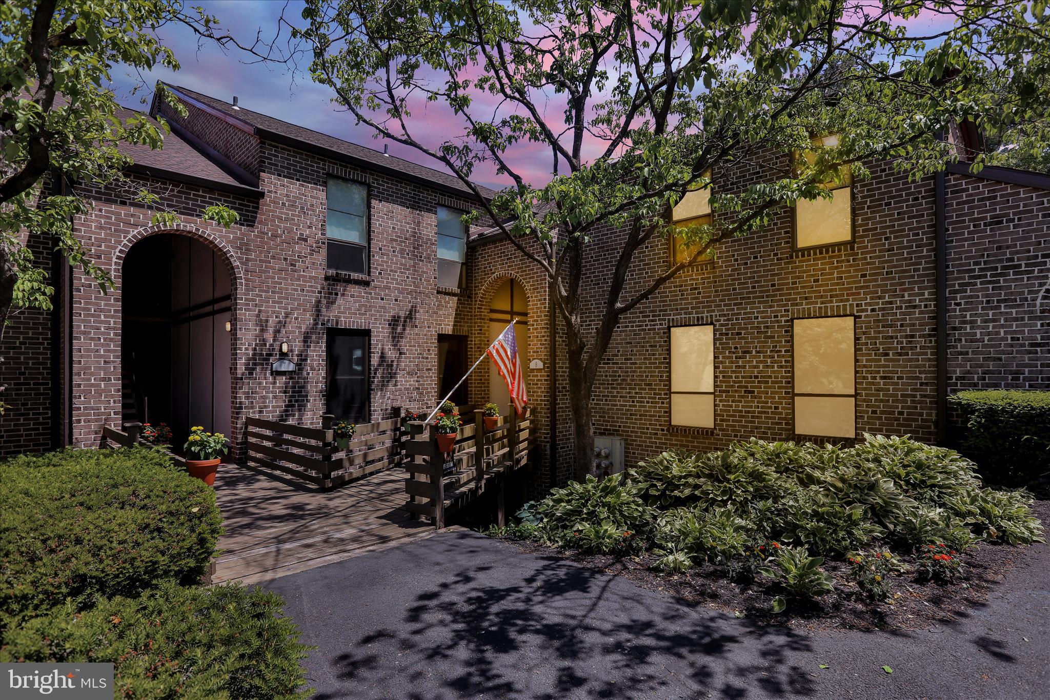 8 FAIRWAY ROAD A