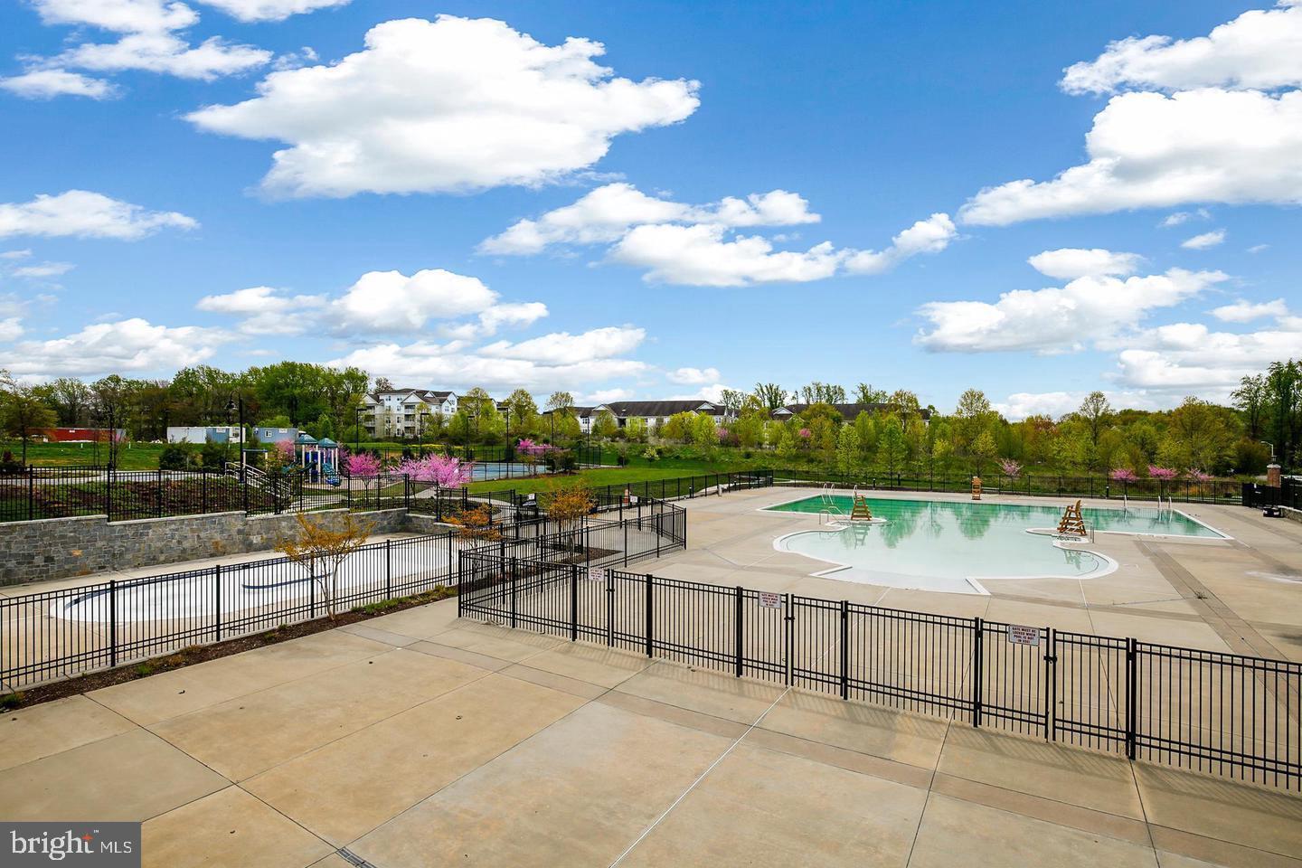 CROWN FARM - Residential