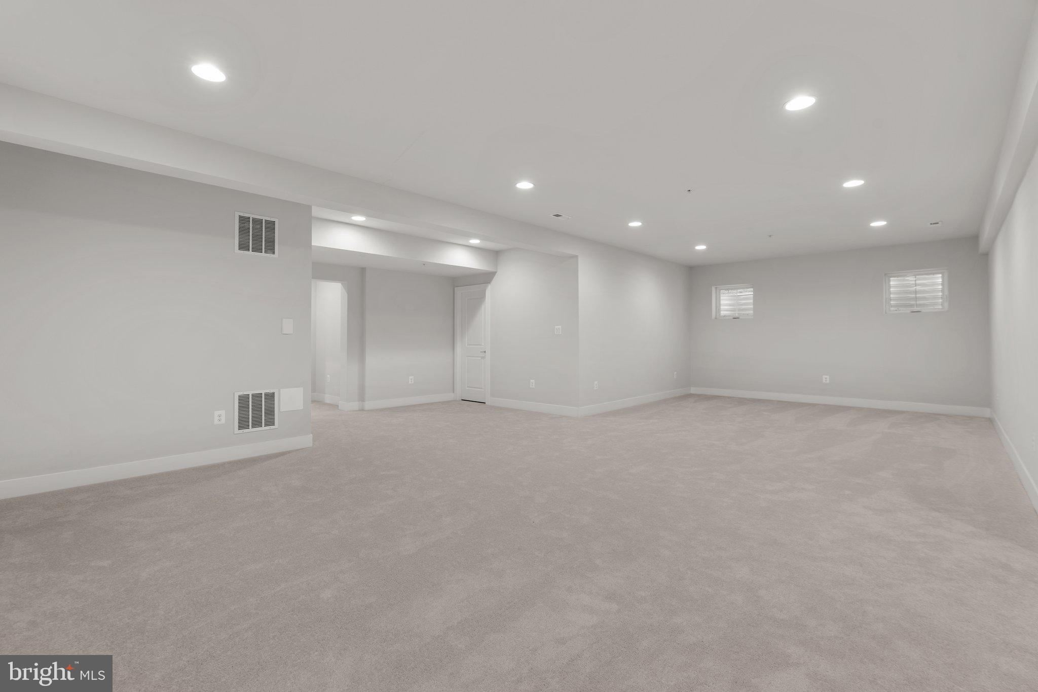 CROWN FARM - Residential