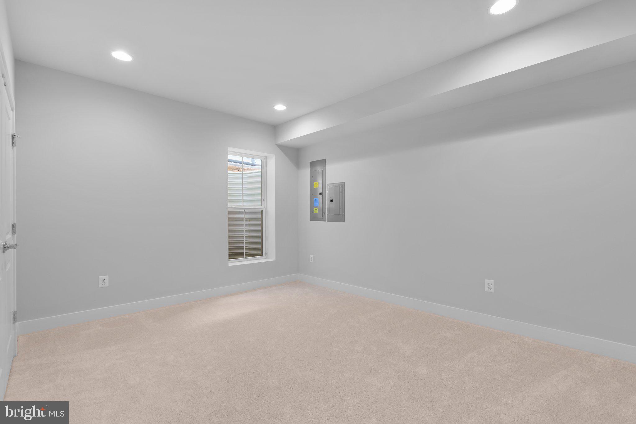 CROWN FARM - Residential