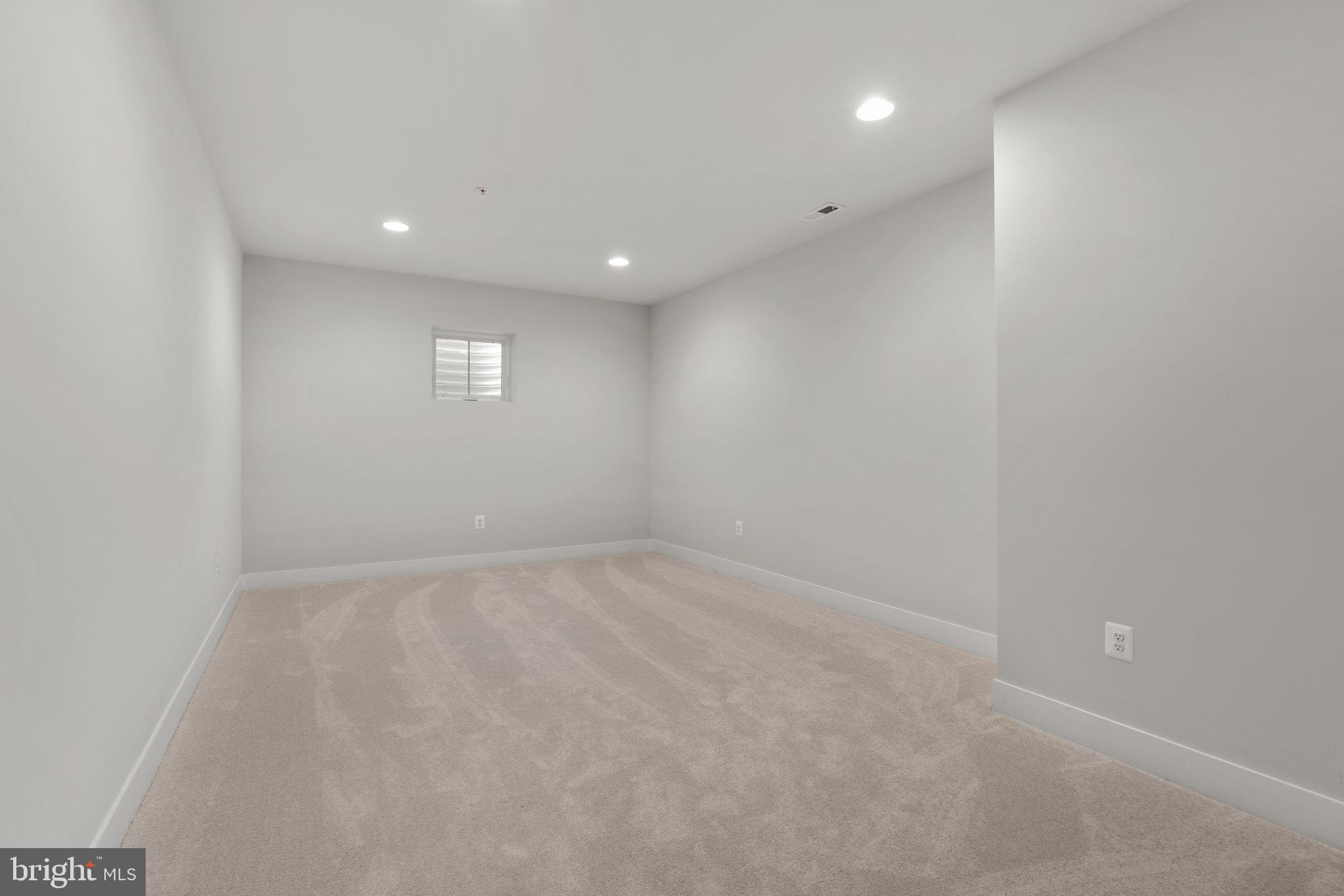 CROWN FARM - Residential