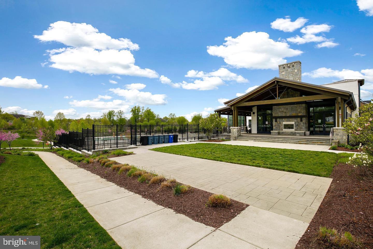 CROWN FARM - Residential