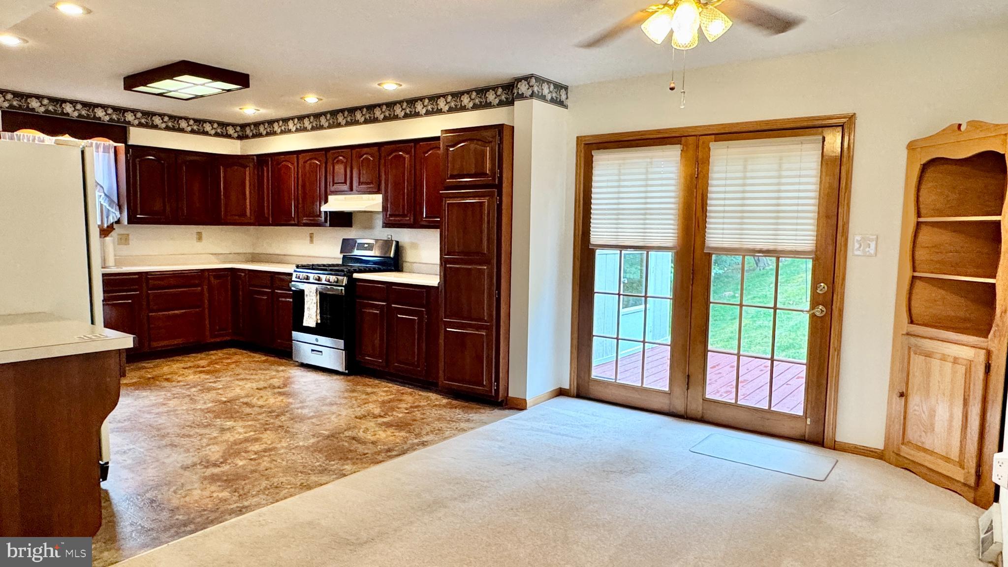 608 WELLINGTON LANE