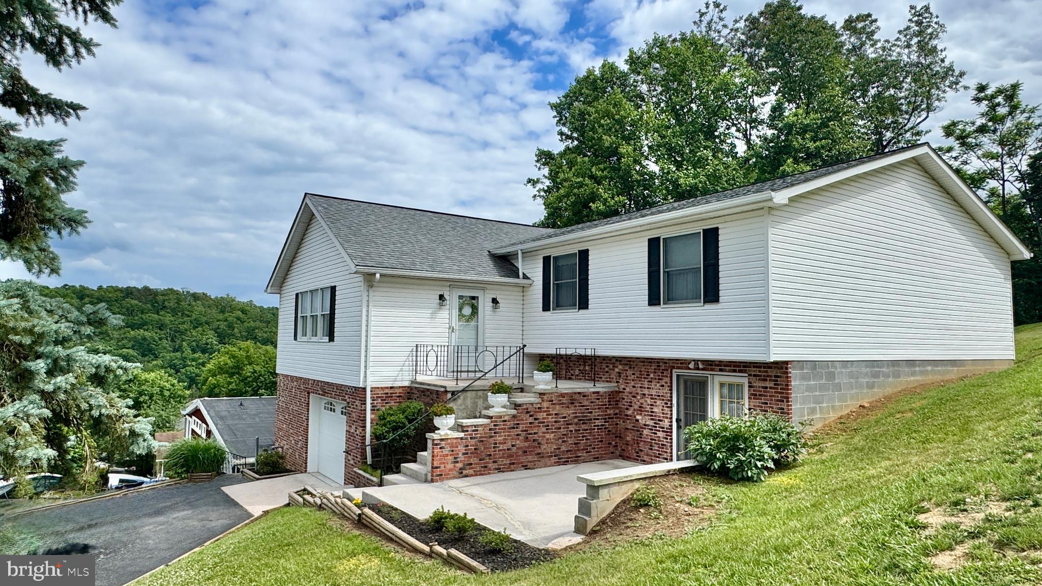 608 WELLINGTON LANE