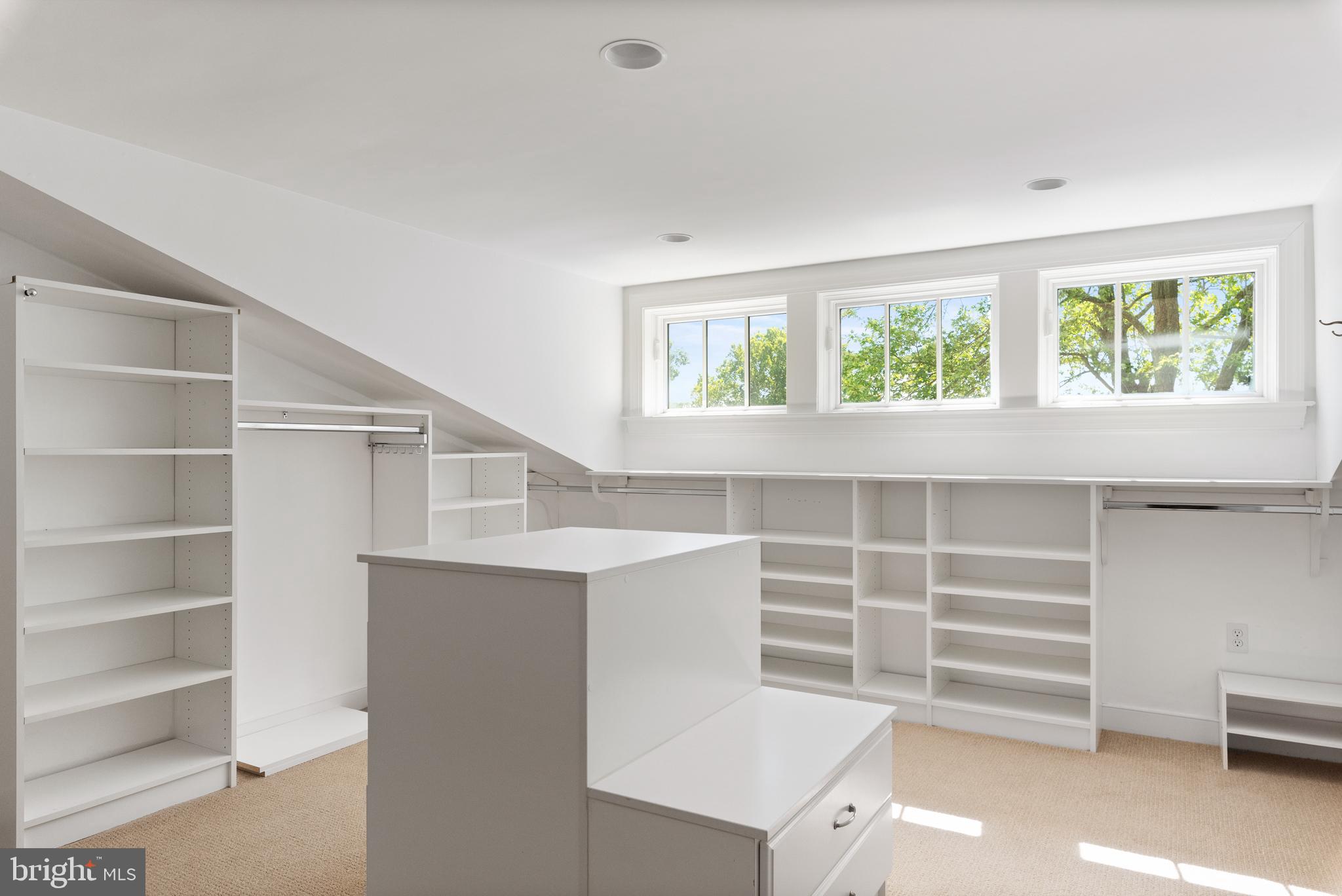 WILD ROSE SHORES - Residential