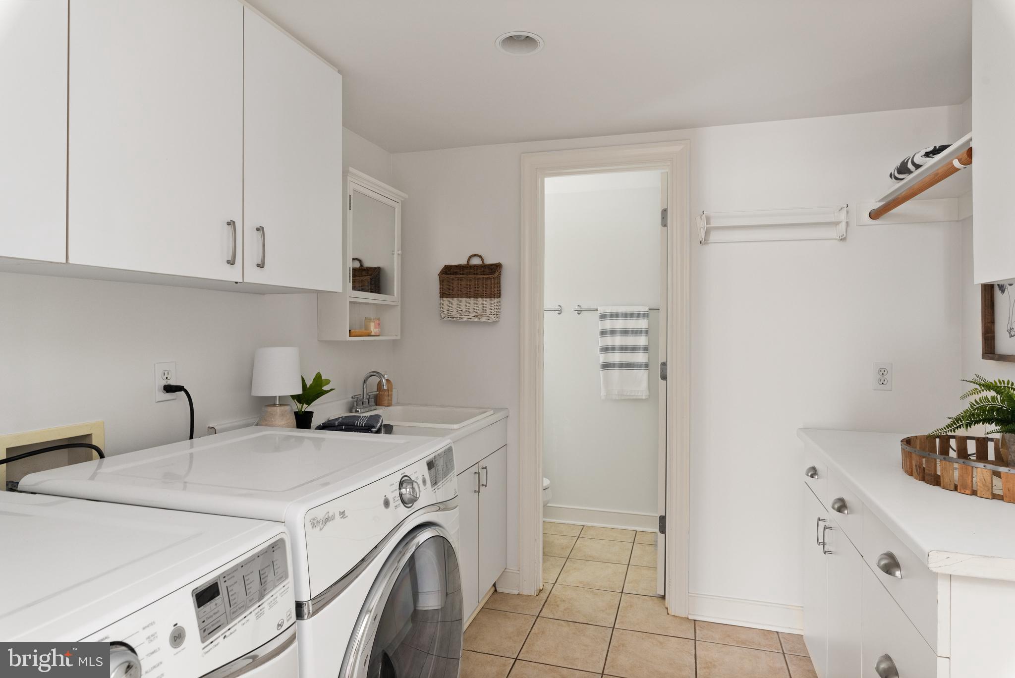 WILD ROSE SHORES - Residential