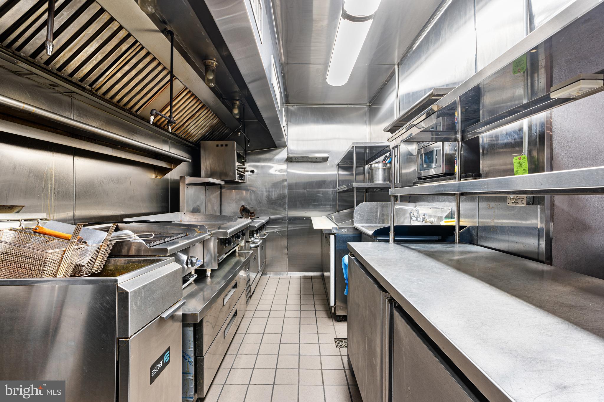 LOWER MOYAMENSING - Commercial Sale