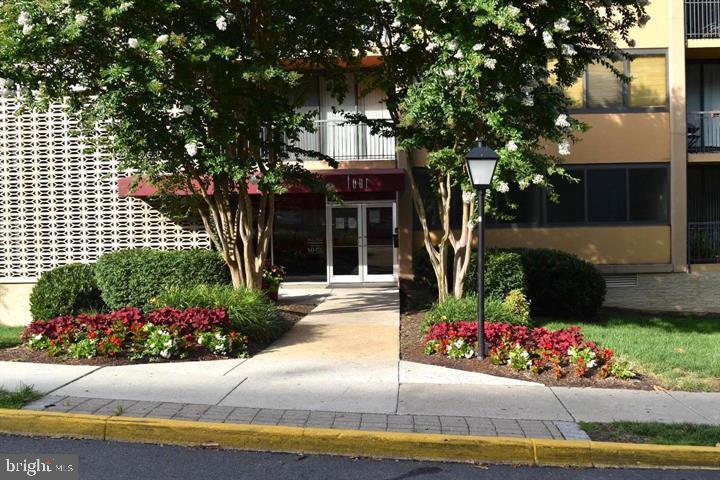 EOS TWENTY-ONE - Residential Lease