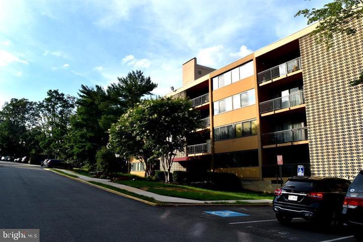 EOS TWENTY-ONE - Residential Lease