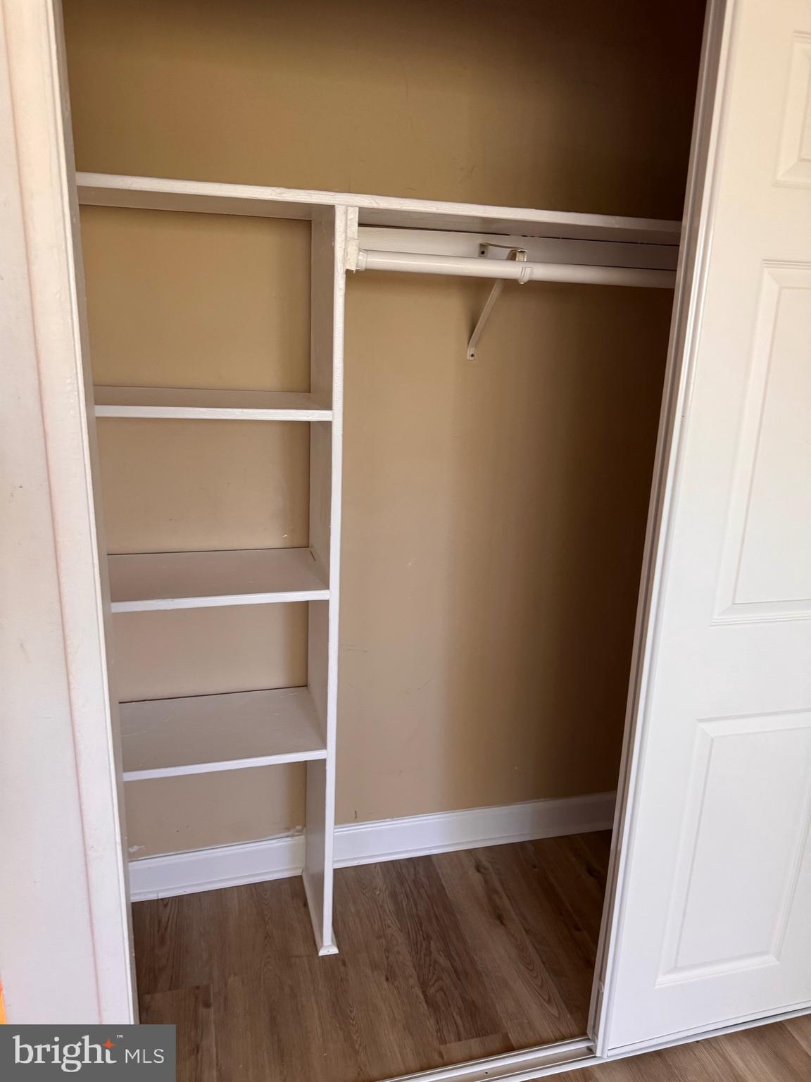 EOS TWENTY-ONE - Residential Lease