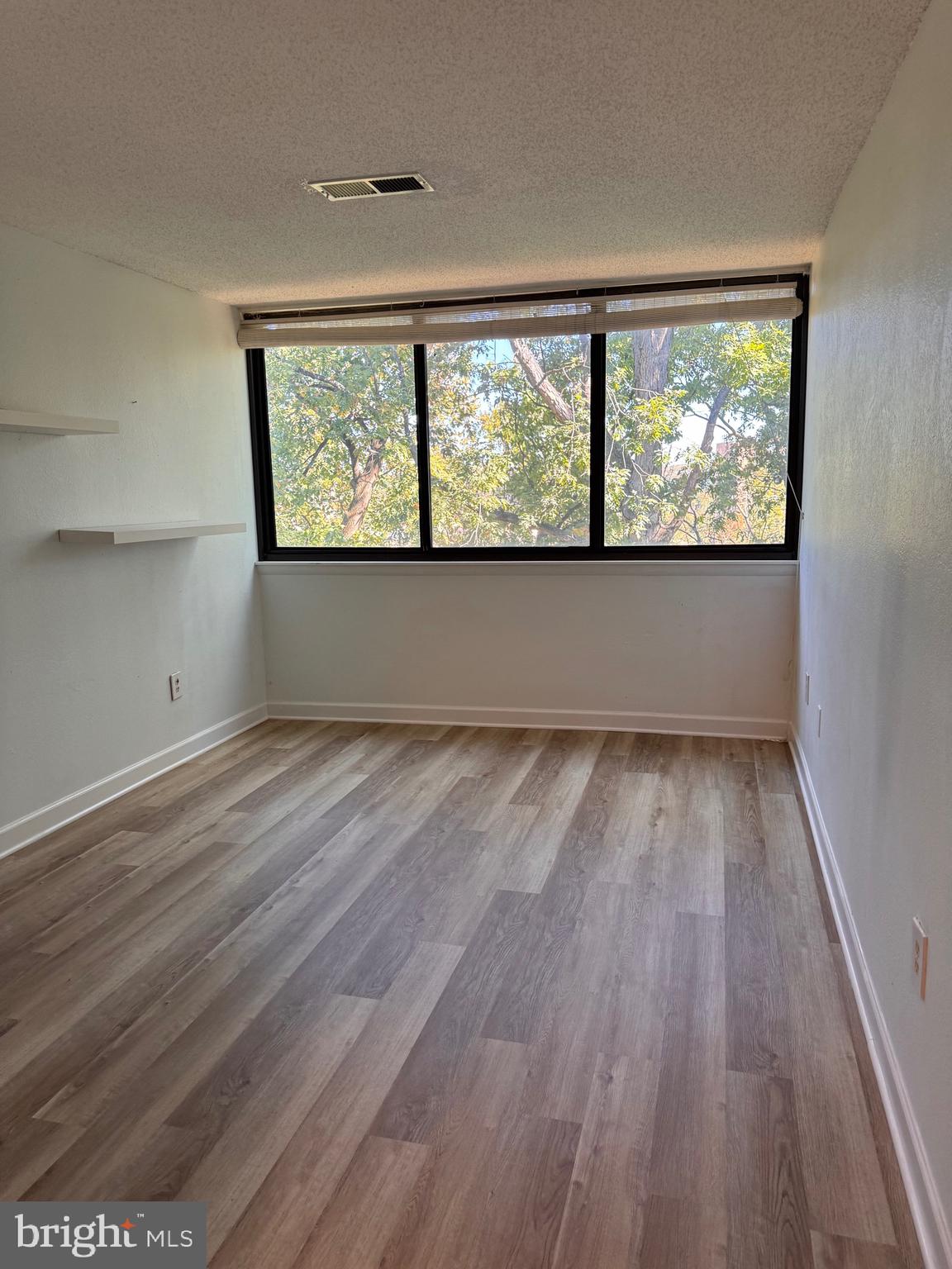 EOS TWENTY-ONE - Residential Lease