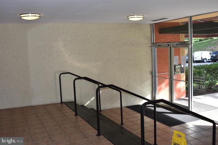 EOS TWENTY-ONE - Residential Lease