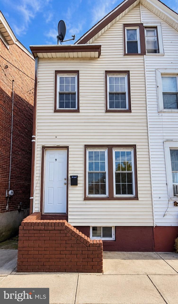 9 FERRY STREET