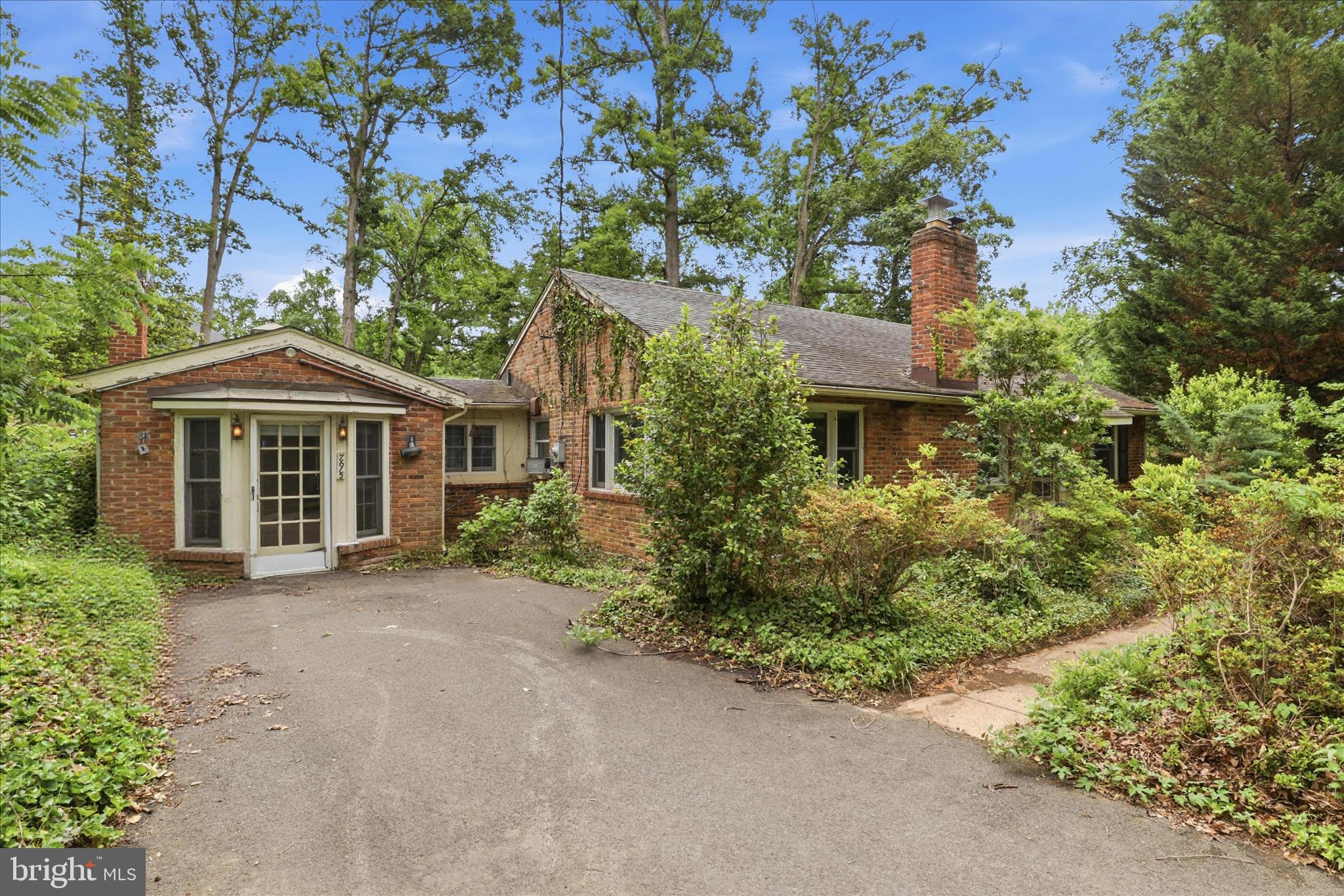 7613 FORT HUNT ROAD