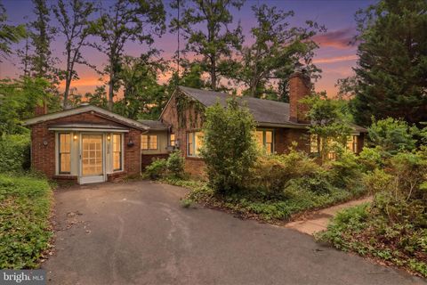 7613 FORT HUNT ROAD ALEXANDRIA VA 22308