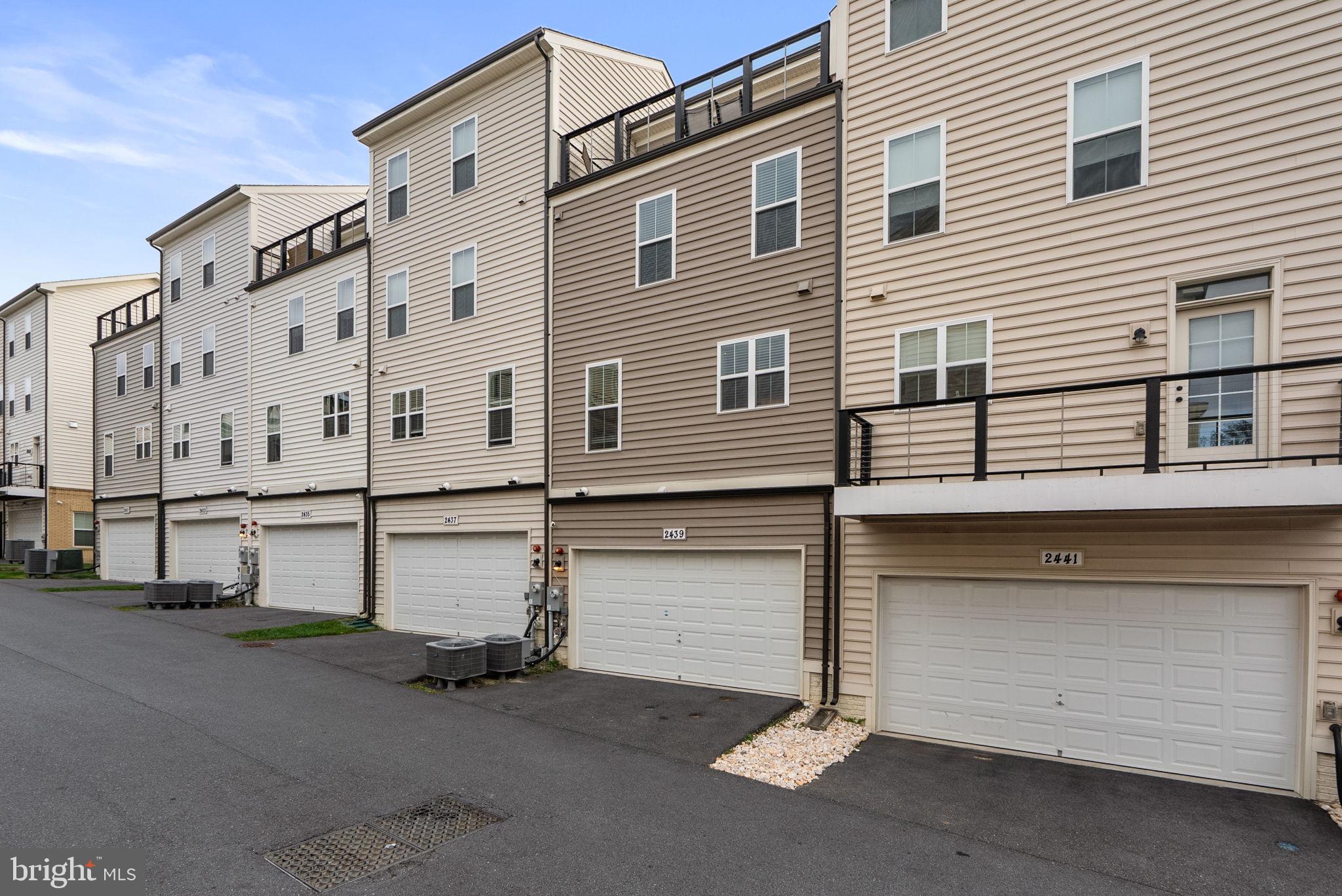 GLENMONT METROCENTRE - Residential