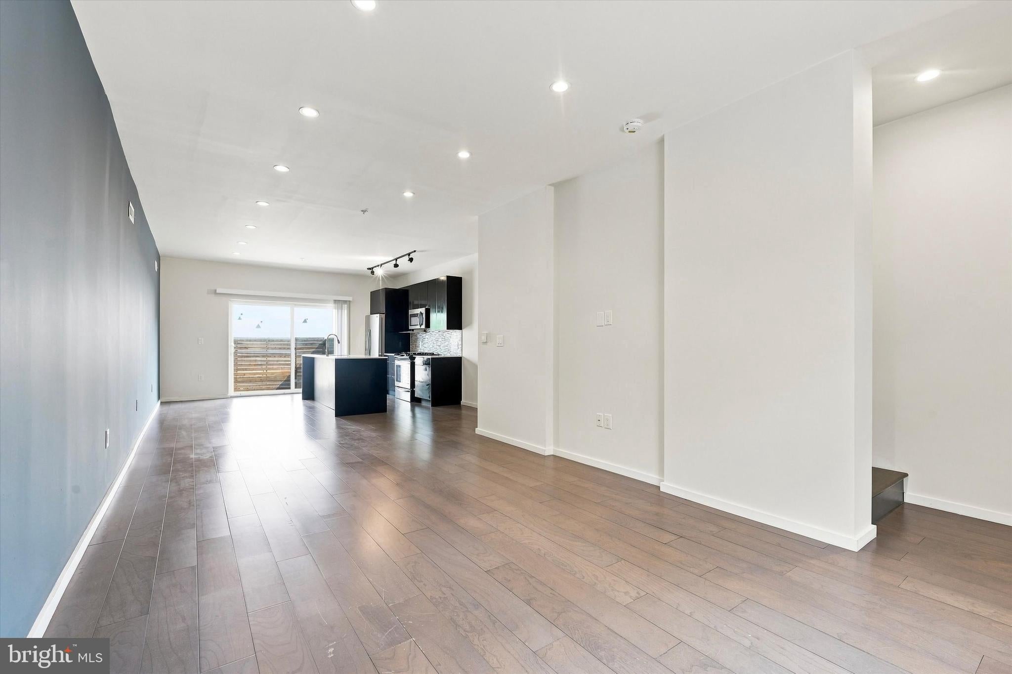 527 W JEFFERSON STREET
