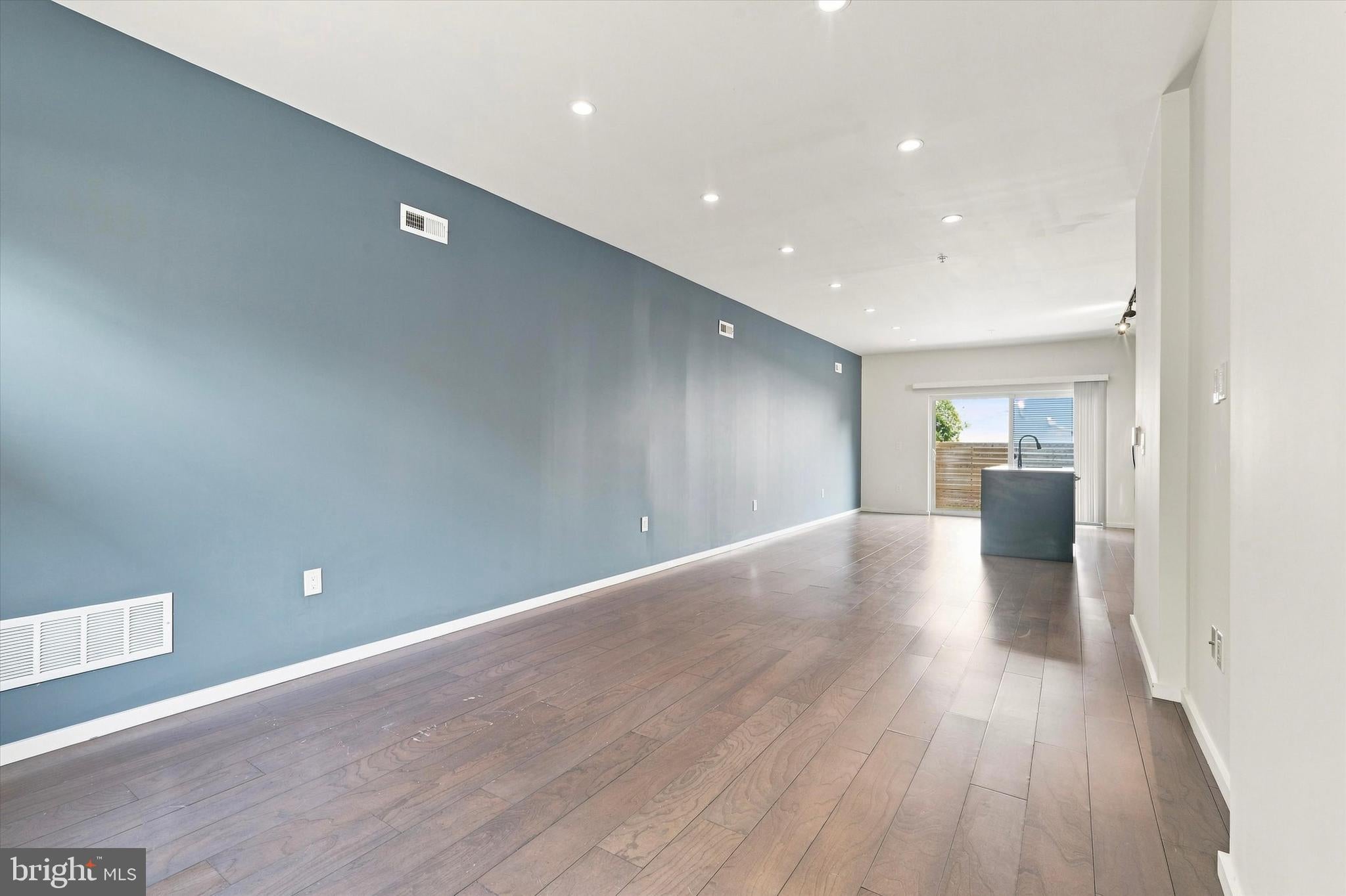 527 W JEFFERSON STREET