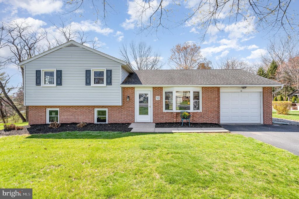 Photo of 10 Grebill Court, EPHRATA, PA 17522 (MLS # PALA2065860)