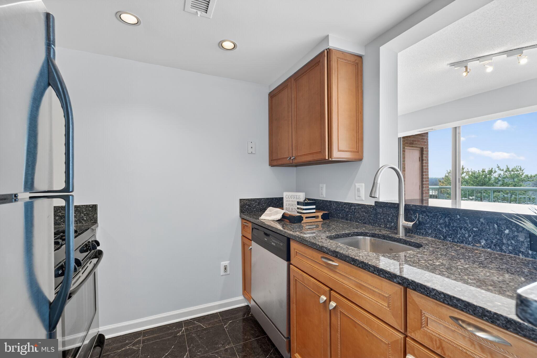 THE CHRISTOPHER - Residential