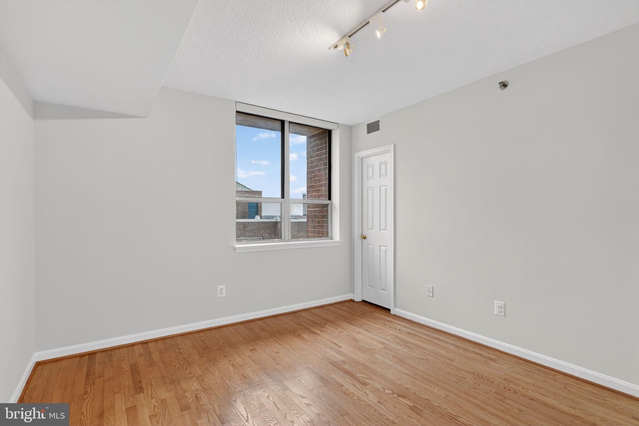 THE CHRISTOPHER - Residential