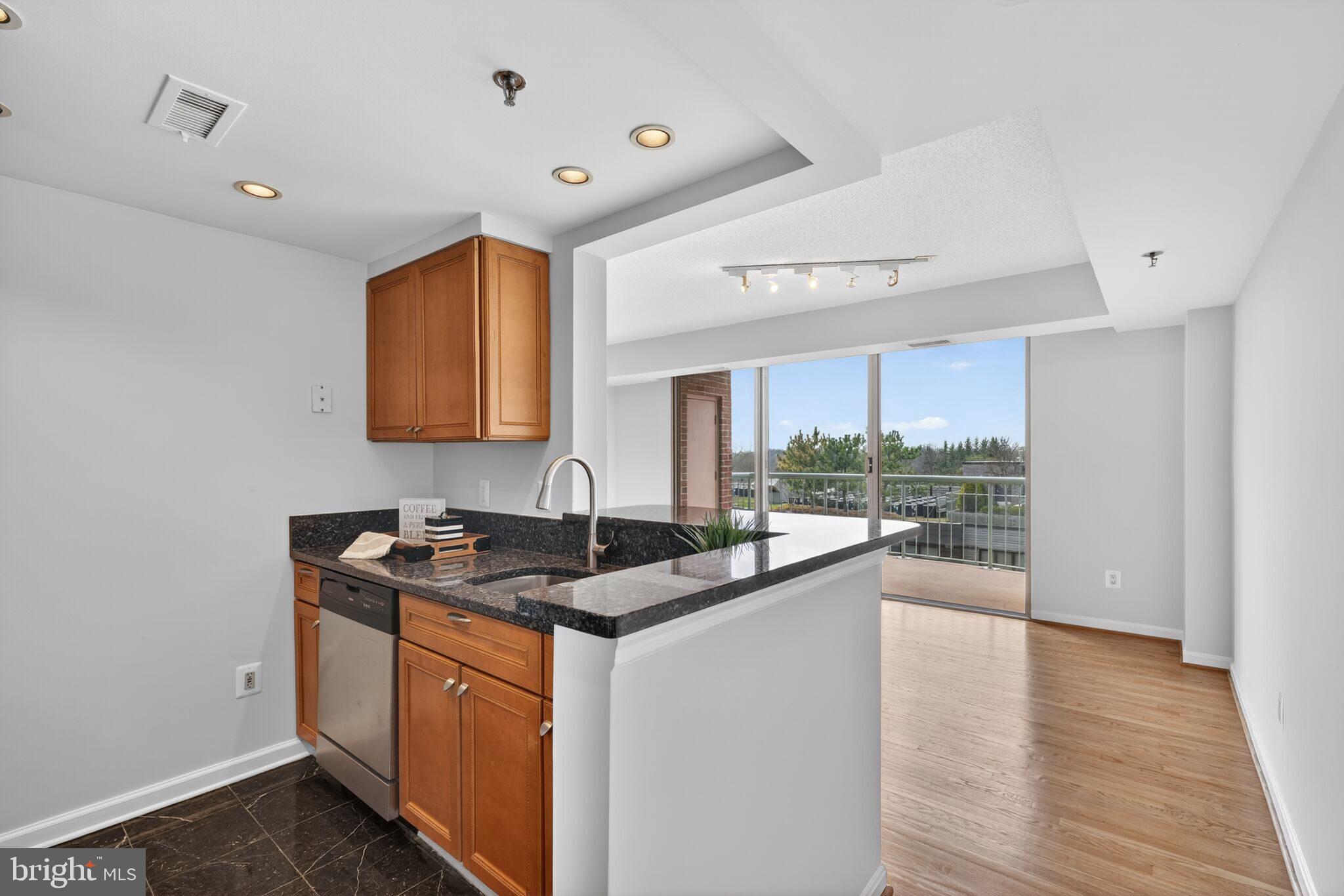 THE CHRISTOPHER - Residential