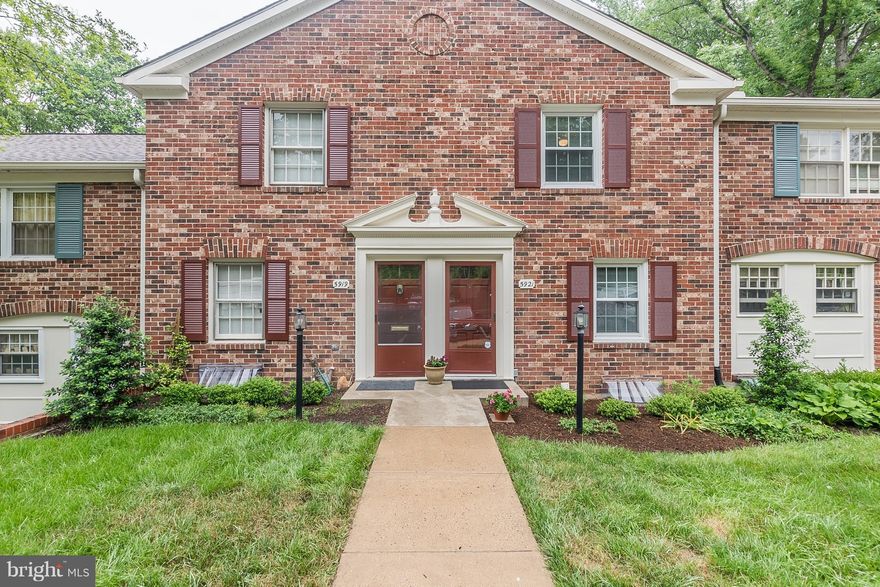 Townhouse living @condo prices & convenience Cardinal Forest is like living in a park Surrounded by park & lake w/pools, tennis, clubhouse & more Updated home w/3 fin lvls, New windows & HVAC Big step down Liv Rm Sep Din Rm Big Rec Rm Private fenced yard w/patio overlooking trees Walk to pool, retail & restaurants Close to VRE & accross street from bus to Pentagon/Metro! Open Sun Jun 3rd 12pm -3pm