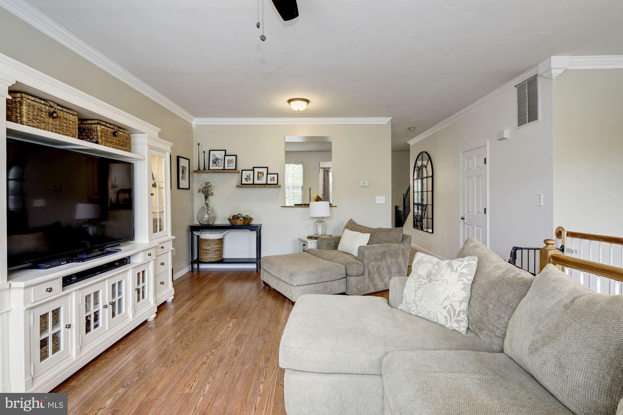 COLONIAL HILLS - Residential