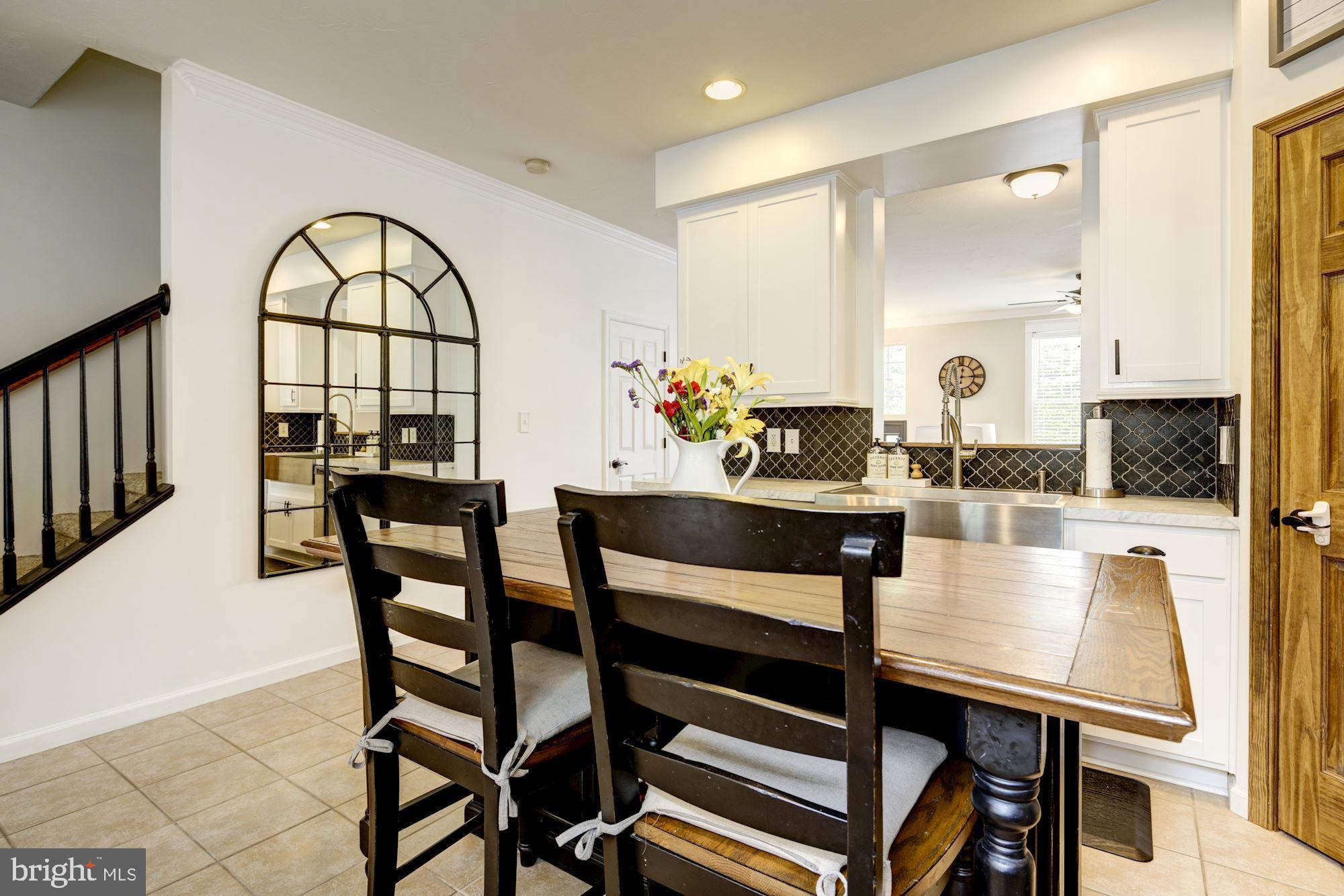 COLONIAL HILLS - Residential