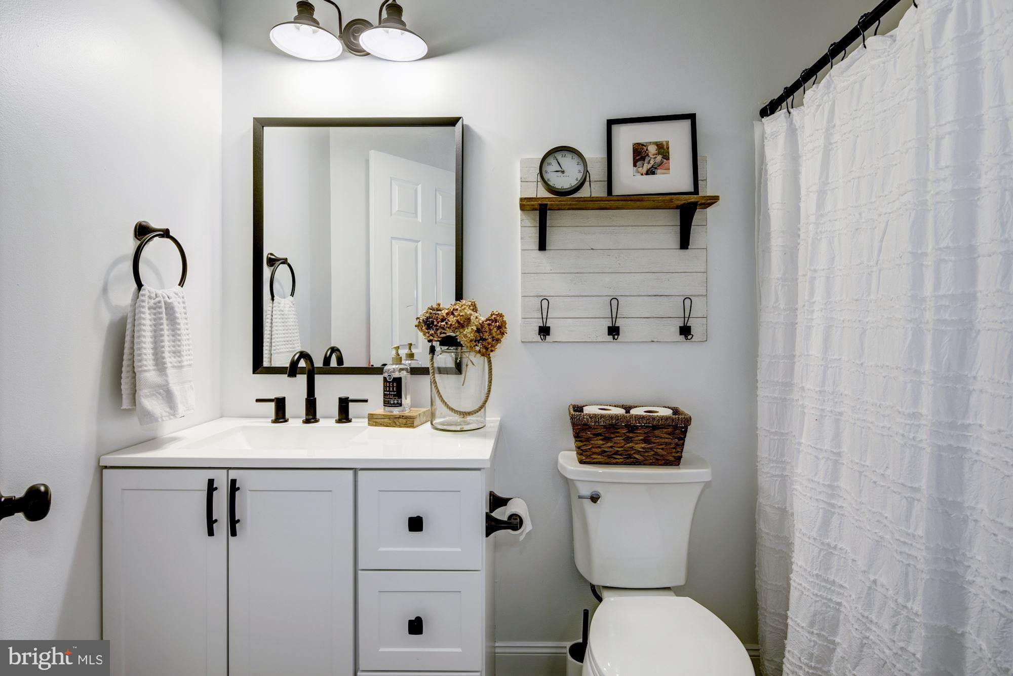 COLONIAL HILLS - Residential