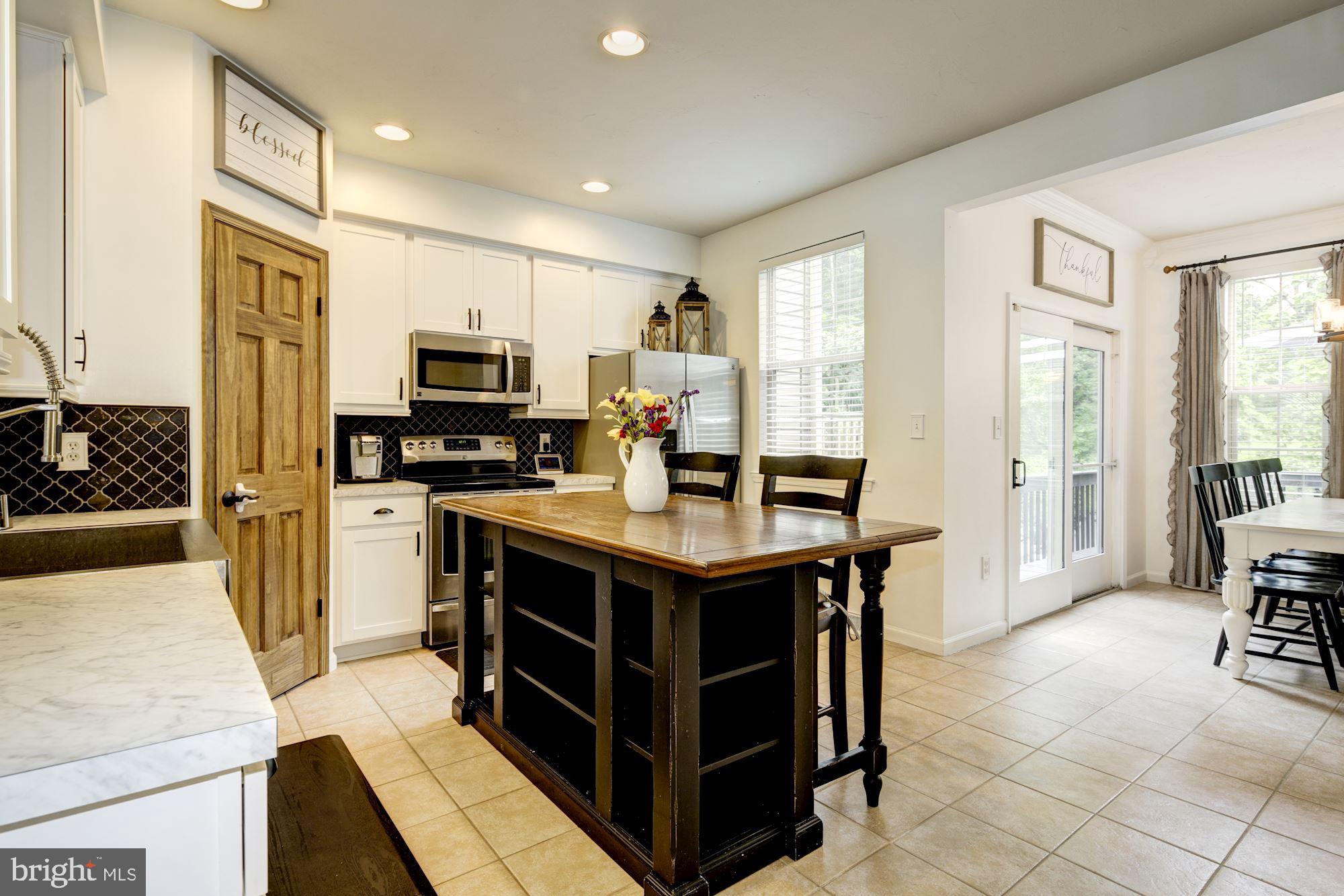 COLONIAL HILLS - Residential