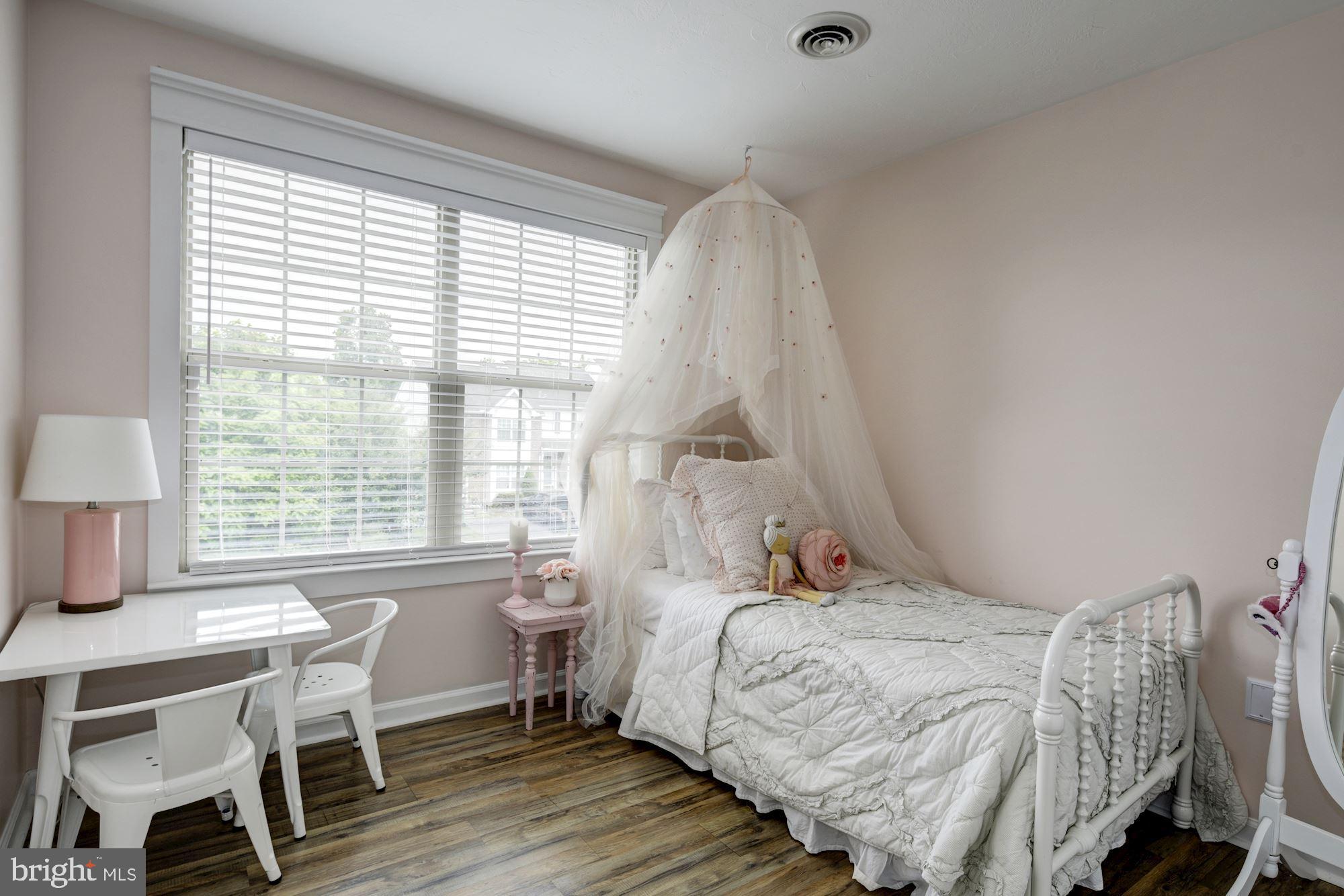 COLONIAL HILLS - Residential