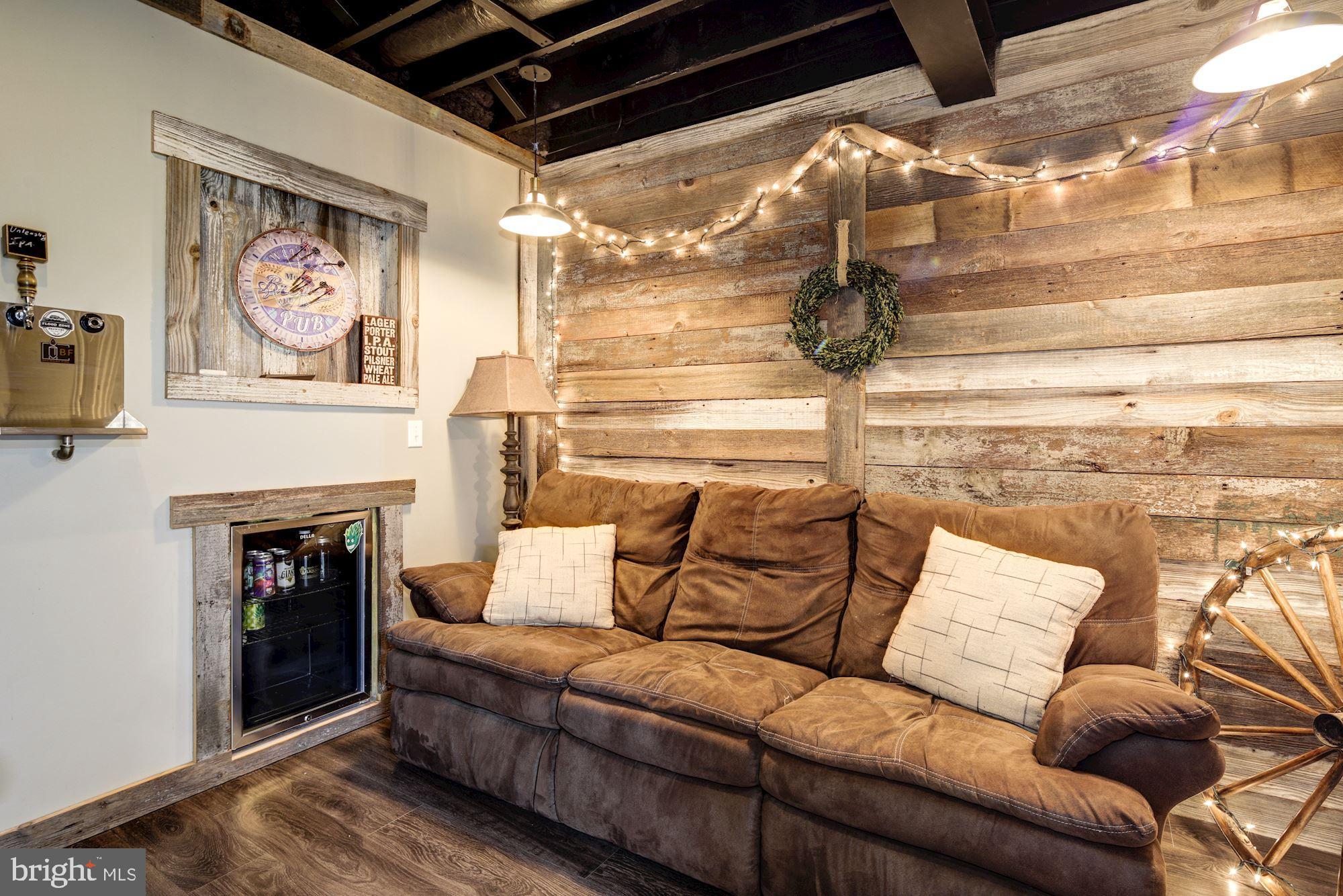 COLONIAL HILLS - Residential