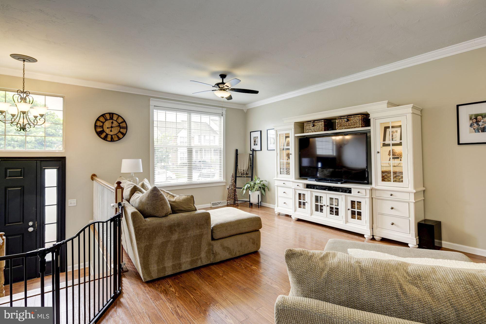 COLONIAL HILLS - Residential