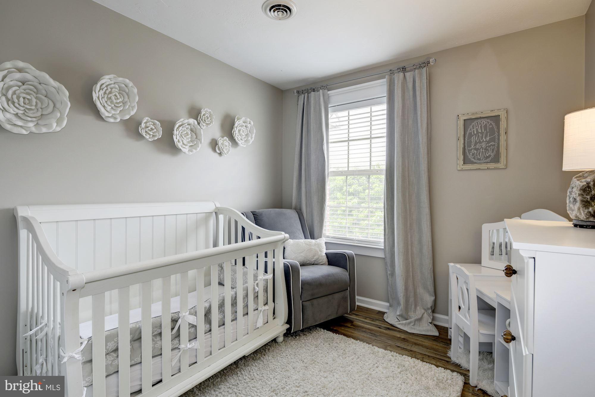 COLONIAL HILLS - Residential