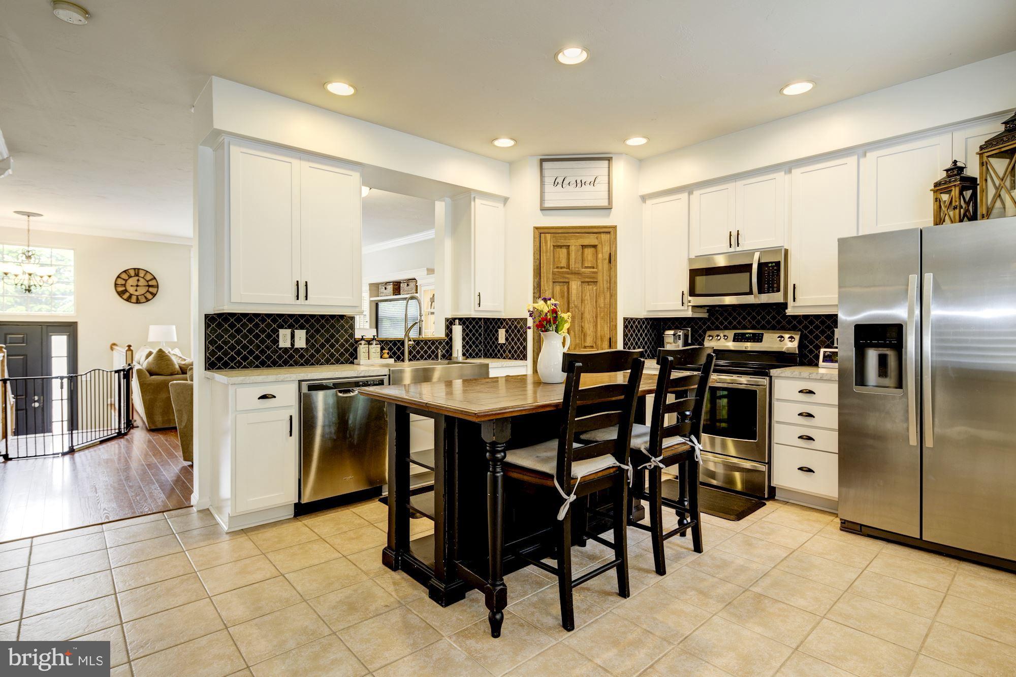 COLONIAL HILLS - Residential