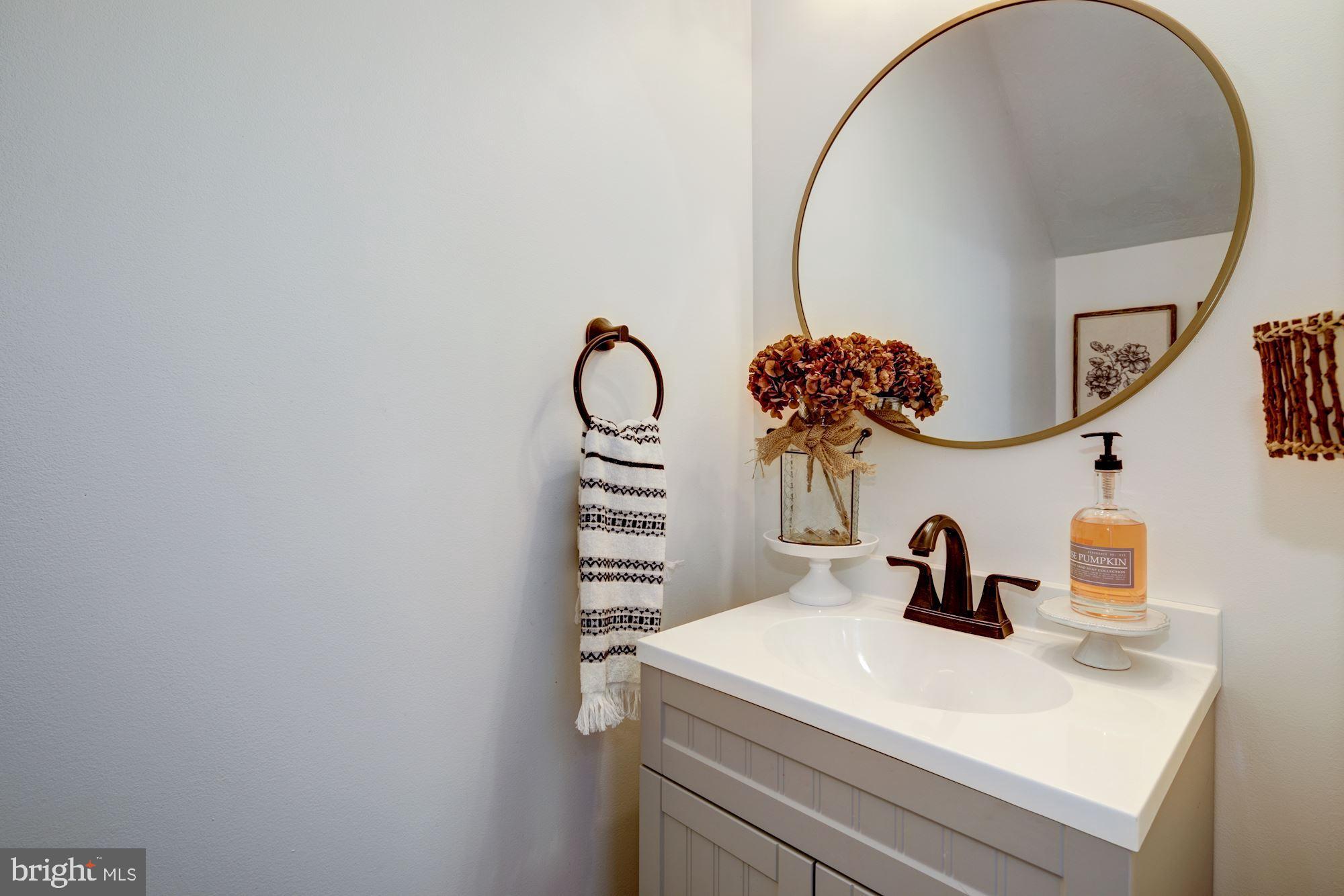 COLONIAL HILLS - Residential