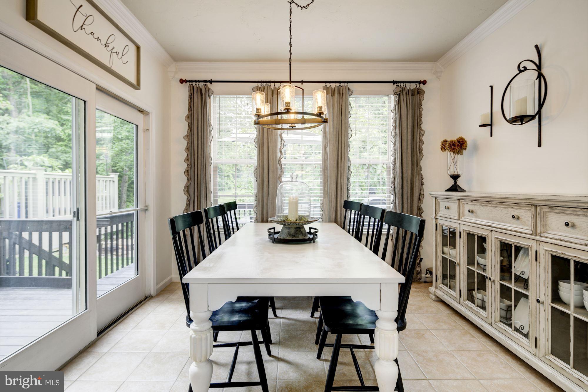 COLONIAL HILLS - Residential