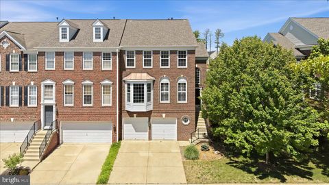 Photo of 7009 Courtyard Way, HAYMARKET, VA 20169 (MLS # VAPW2119038)