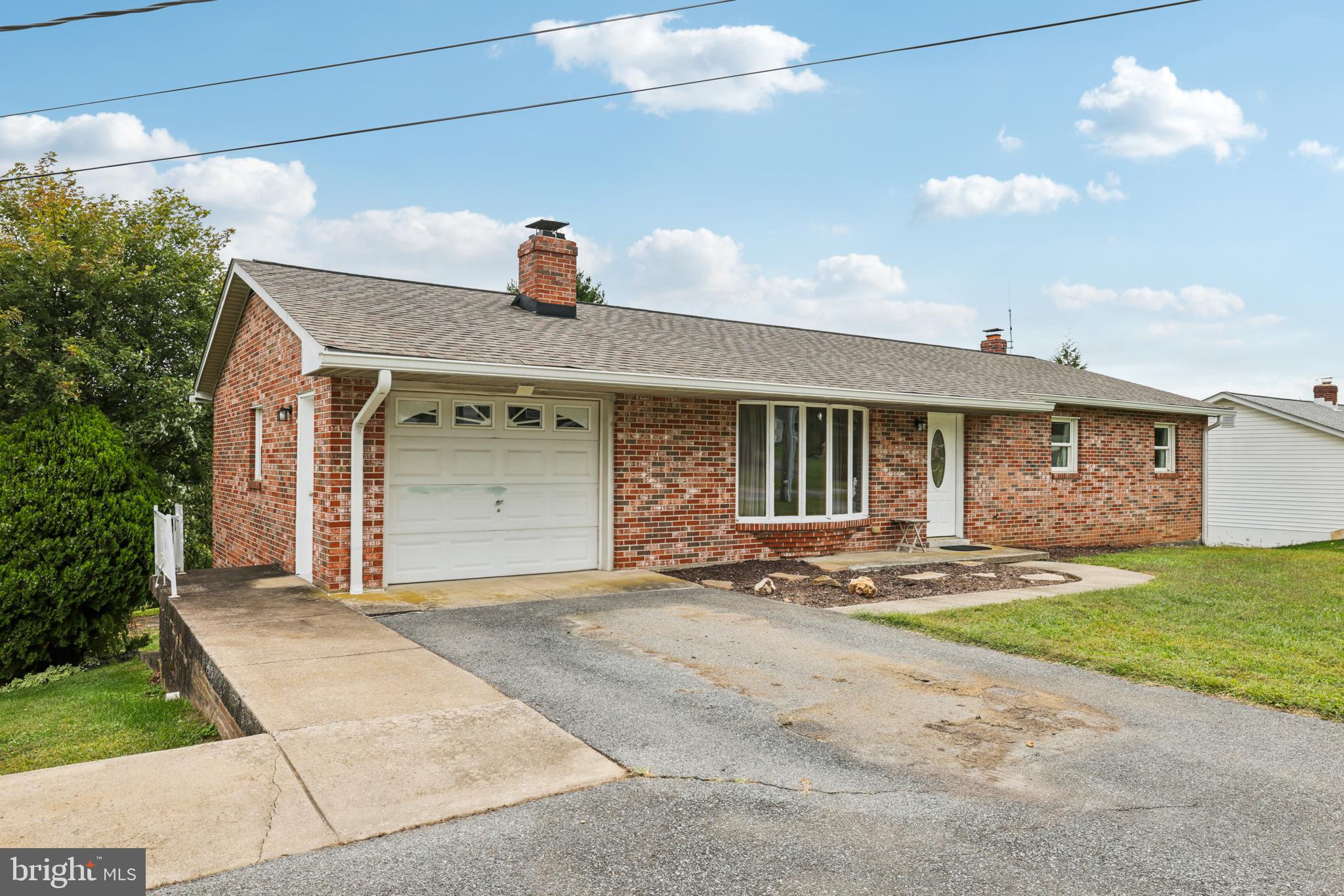 5833 WOODBINE ROAD