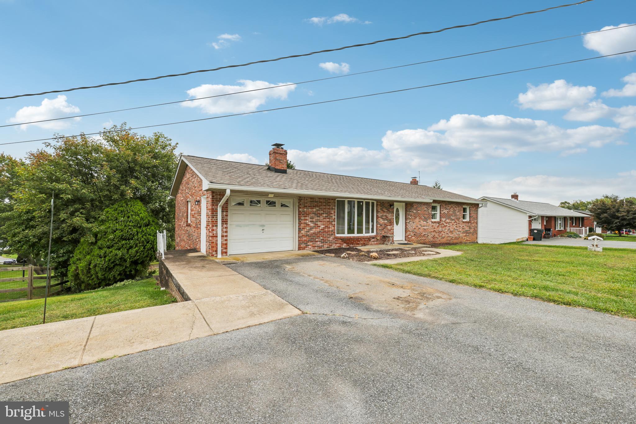 5833 WOODBINE ROAD