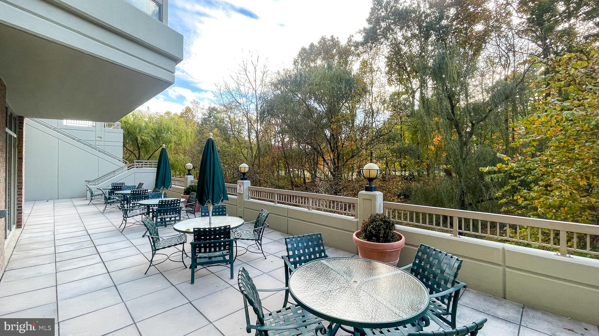 VANTAGE POINT EAST AT LEISURE WORLD - Residential Lease