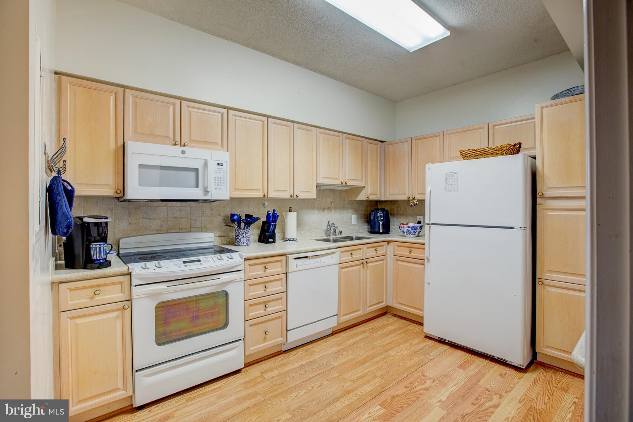 VANTAGE POINT EAST AT LEISURE WORLD - Residential Lease