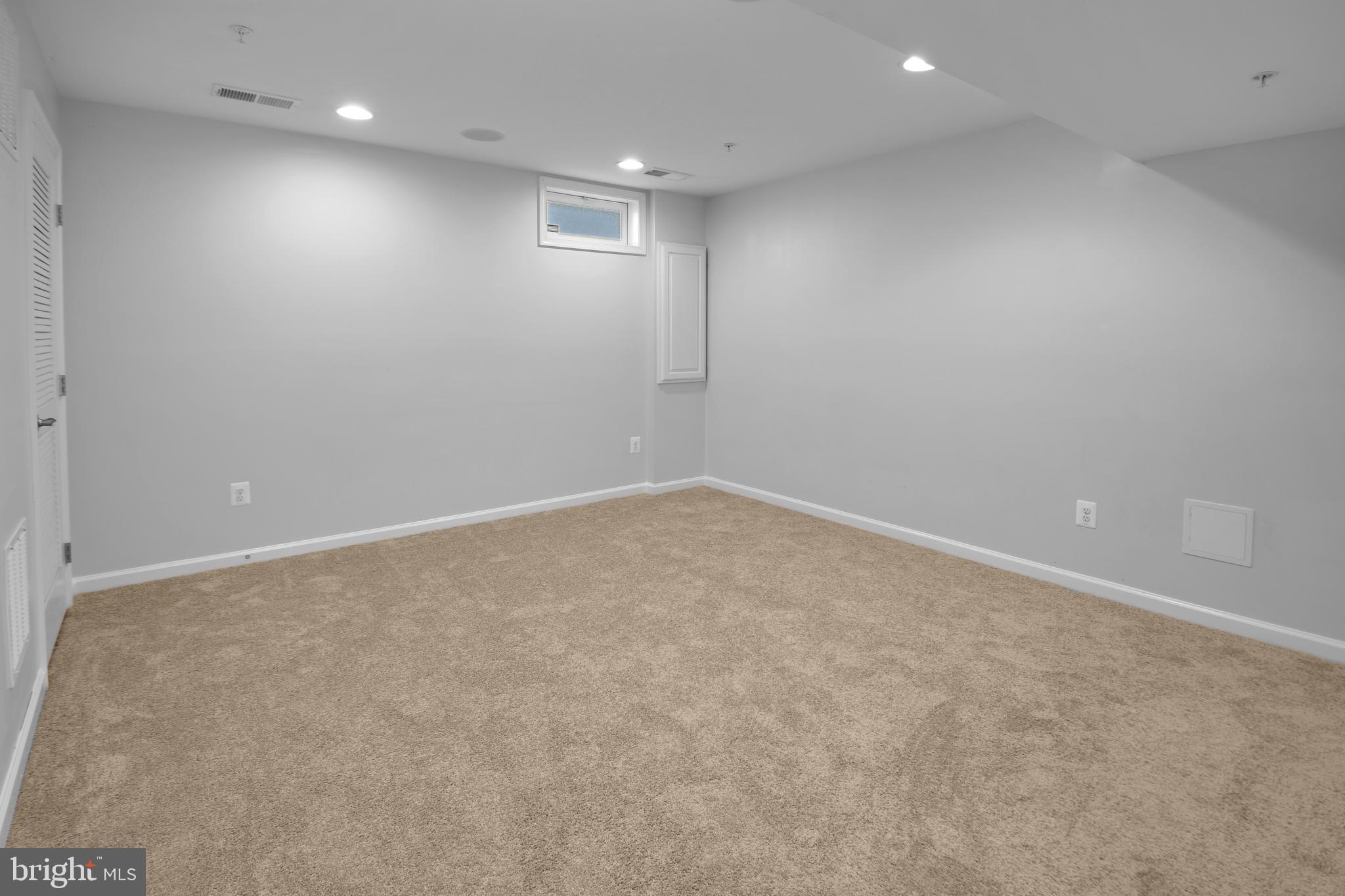 VILLAGES OF URBANA - Residential Lease