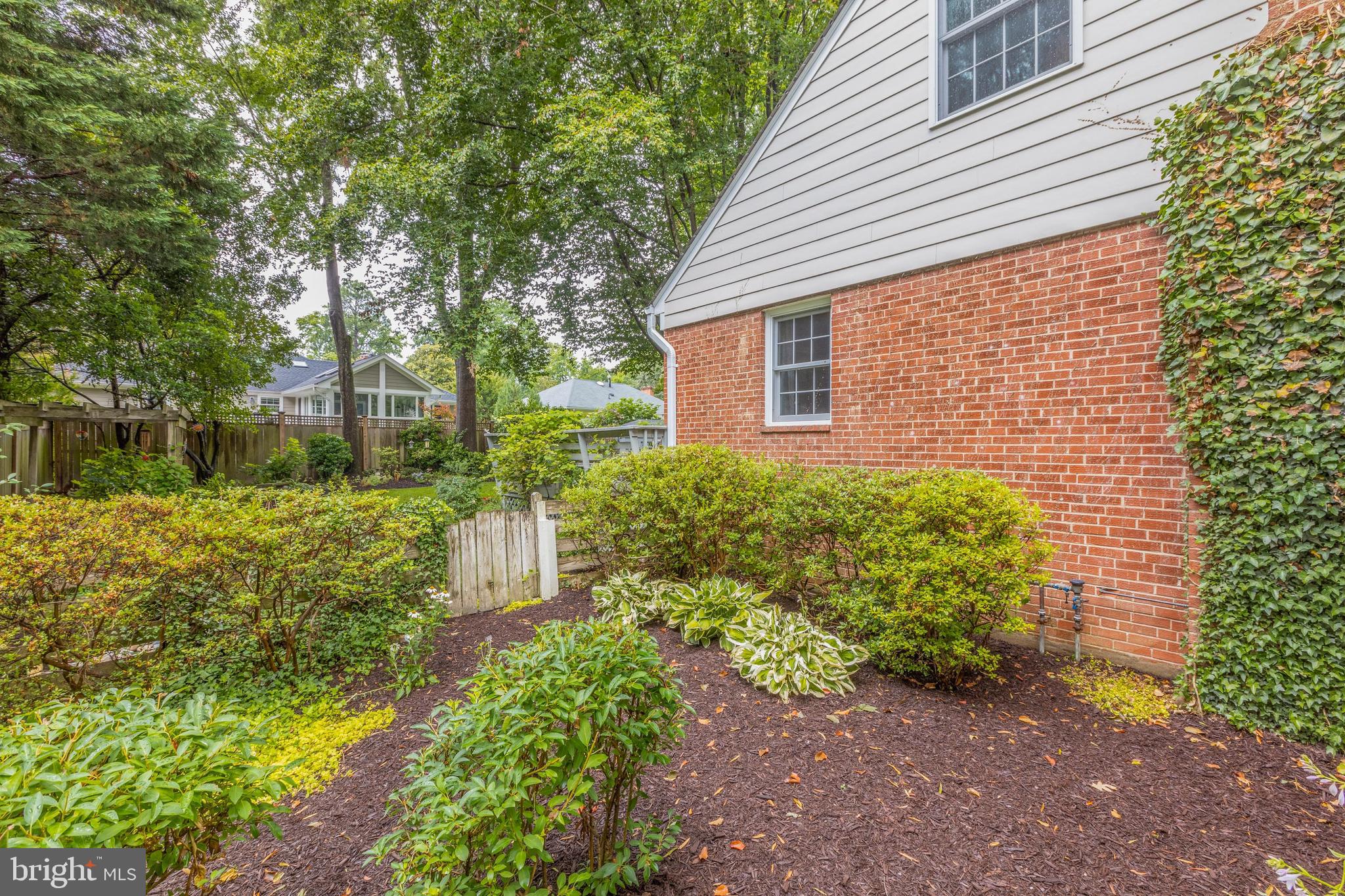 RIVERSIDE GARDENS - Residential