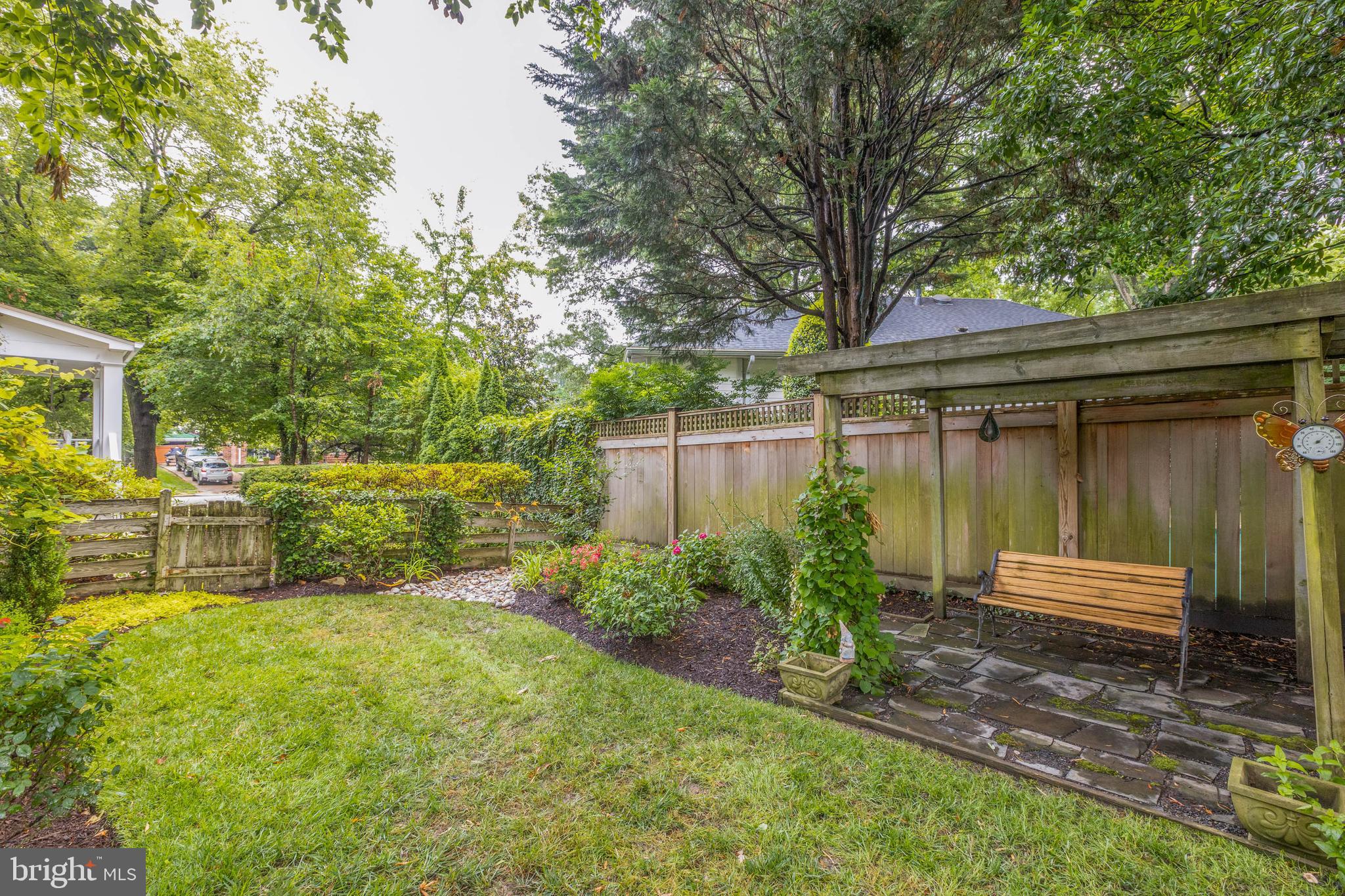 RIVERSIDE GARDENS - Residential