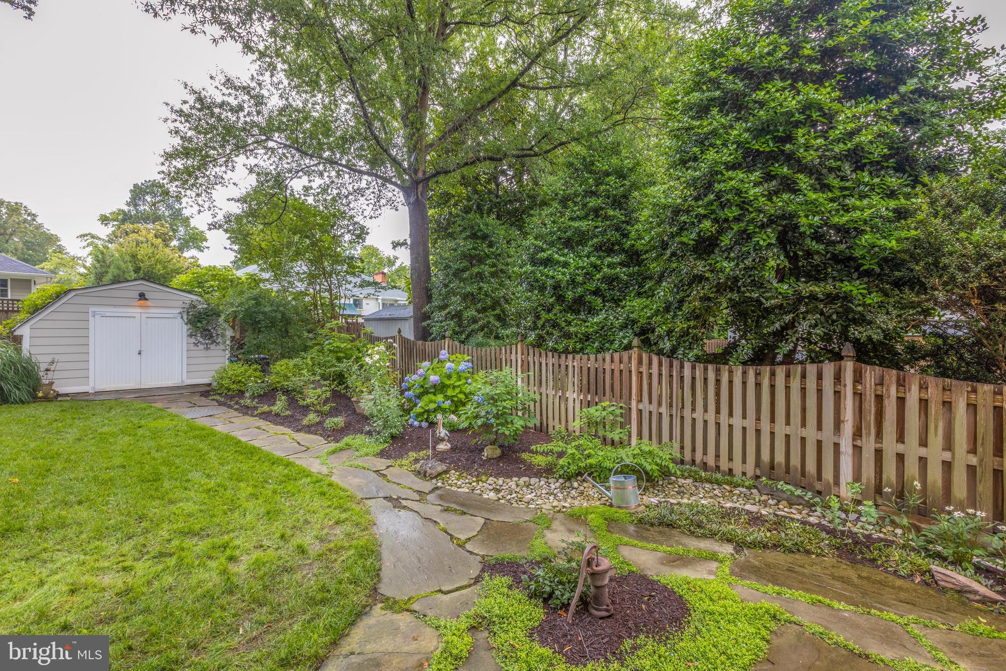RIVERSIDE GARDENS - Residential