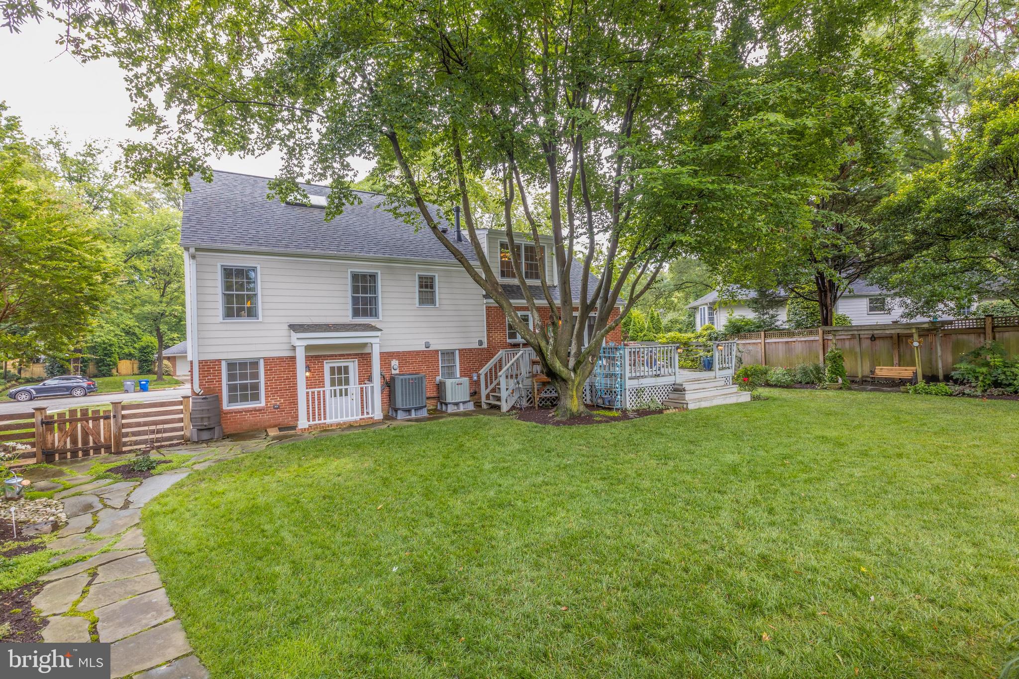 RIVERSIDE GARDENS - Residential