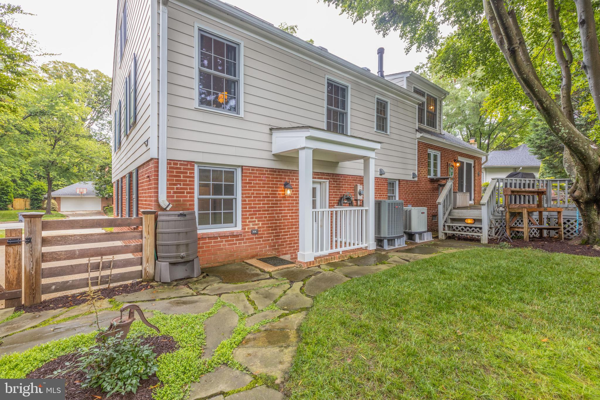 RIVERSIDE GARDENS - Residential