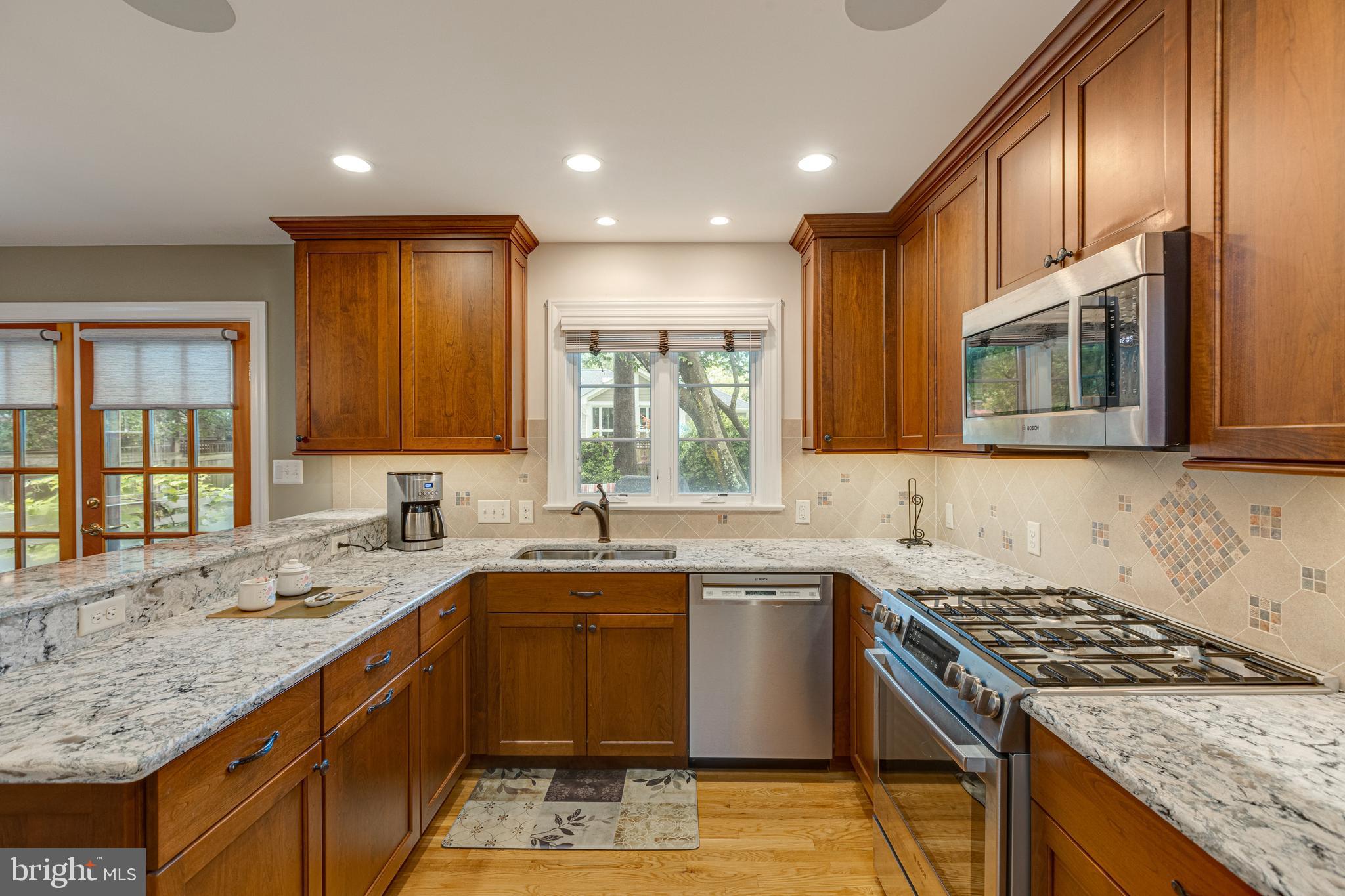 RIVERSIDE GARDENS - Residential